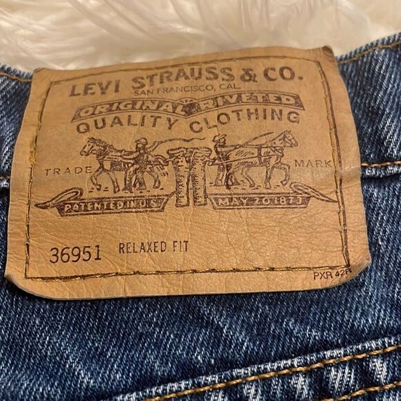 Levi’s Vintage 951 Relaxed Fit Self made cut off shorts - Picture 3 of 6